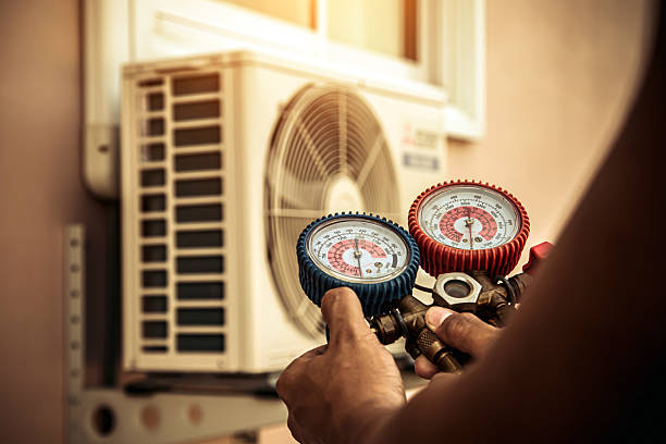 Professional Heat Pump Repair technician working in Walford, IA